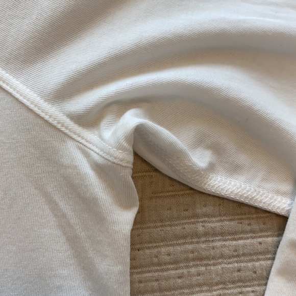 Lululemon long sleeve 🤍 - Picture 4 of 9